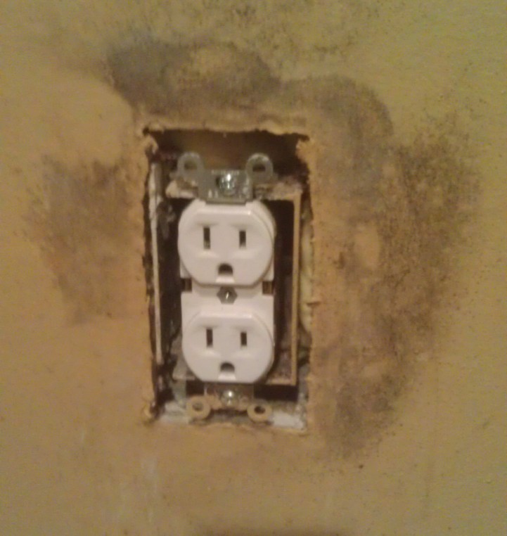 Electrical outlet mold